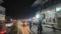 Suasana Khusyuk Tarawih di Kediri, Polisi Siaga Amankan Ibadah