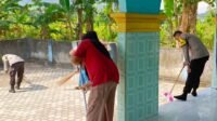 Bakti Religi Polsek Lembar: Ciptakan Lingkungan Ibadah Bersih dan Nyaman