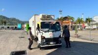 Pengamanan Ketat Bongkaran KMP SURYA 777 di Pelabuhan Lembar Berjalan Lancar