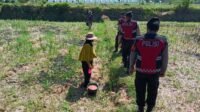 Polres Lombok Barat Dukung Ketahanan Pangan Lewat Patroli Humanis di Desa Kuripan