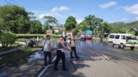 Aksi Sigap Polsek Gerung Tangani Solar Tumpah di Jalan Utama Lombok Barat