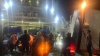 KMP Muryati Berlayar Aman, Polsek Lembar Kawal Ketat Proses Pemuatan Kendaraan dan Penumpang