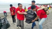 Alfamart Berkolaborasi dengan DLH Hijaukan Pantai Loang Balok Alfamart Berkolaborasi dengan DLH Hijaukan Pantai Loang Balok
