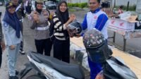 IMG-20251128-WA2266 Polres Lobar Hadiahi Pengendara Tertib saat Operasi Zebra Rinjani